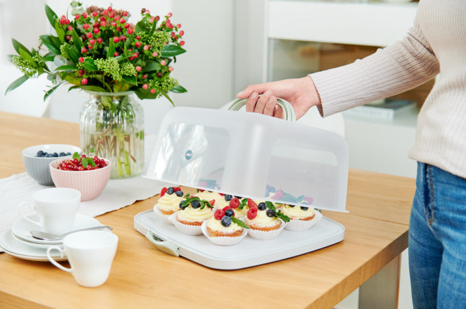 Kuchenaufbewahrungsbox rechteckig Prep&Bake 37x33cm in  präsentiert im Onlineshop von KAQTU Design AG. Kuchenuntersatz ist von EMSA