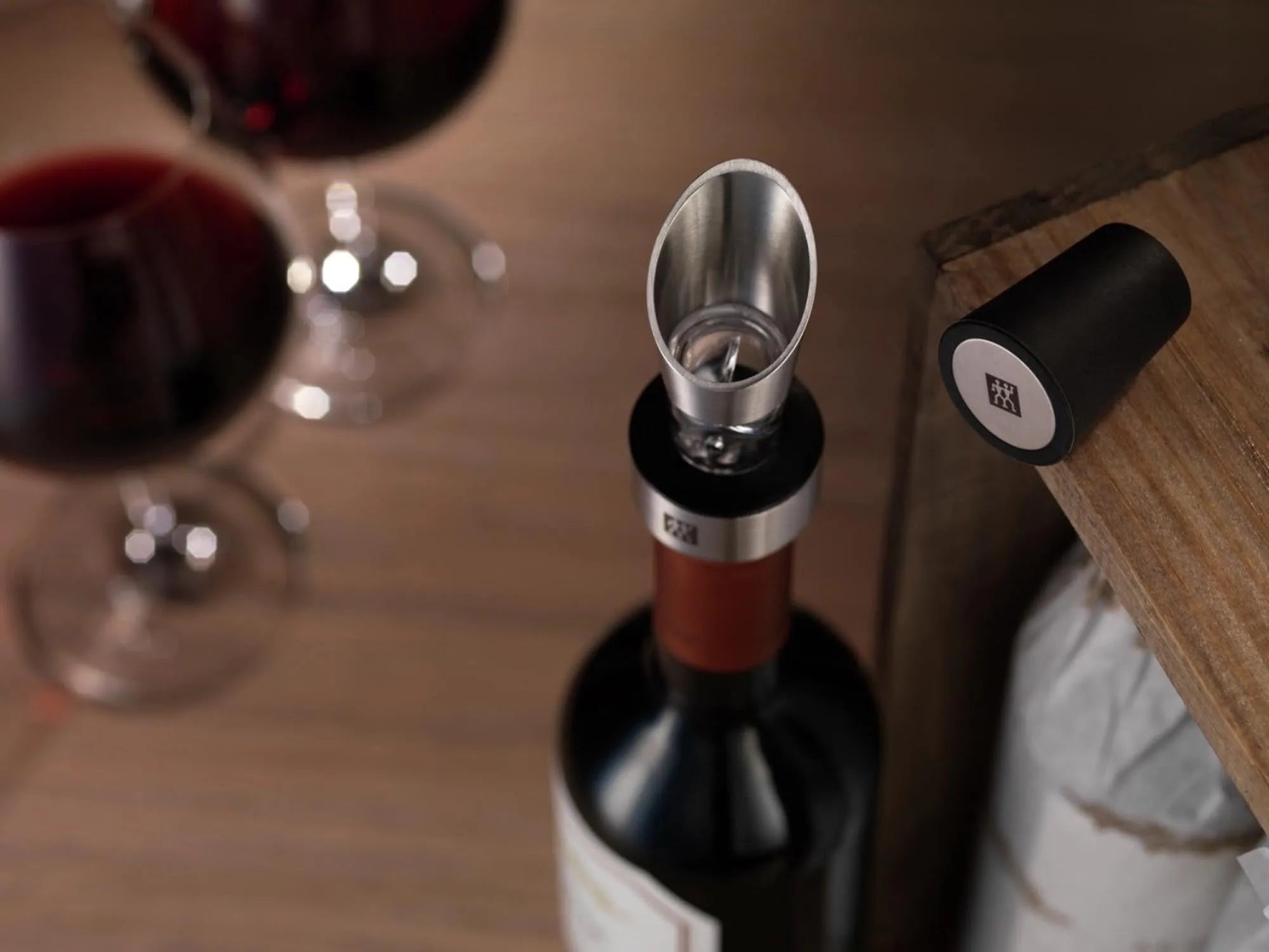 Zwilling Weinausgießer: Perfekte Kontrolle mit 18/10 Edelstahl.