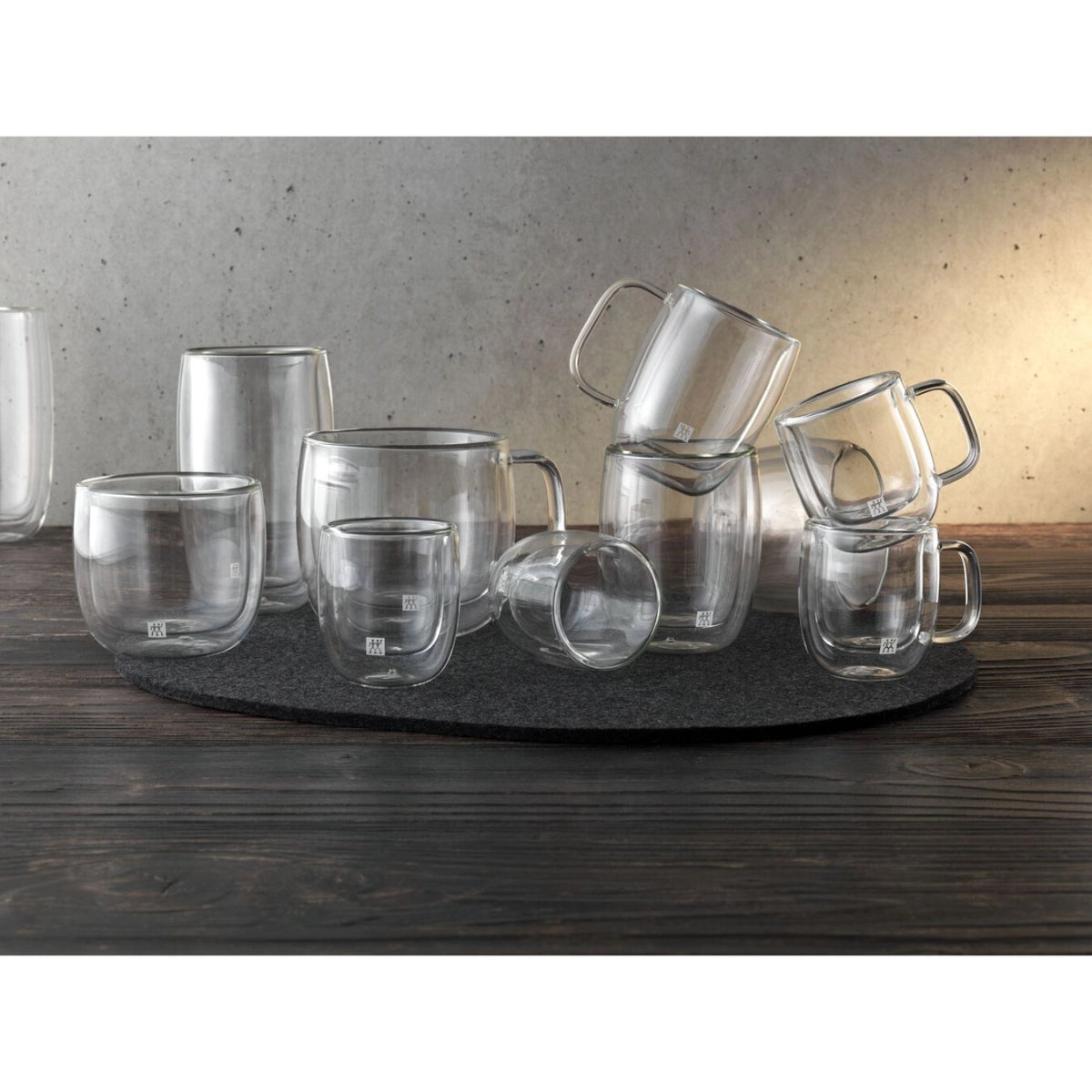 Sorrento Plus Espresso Dopio Glas m. Henkel, 2er Set, 134 ml in Transparent präsentiert im Onlineshop von KAQTU Design AG. Espressotassen ist von Zwilling Kitchen