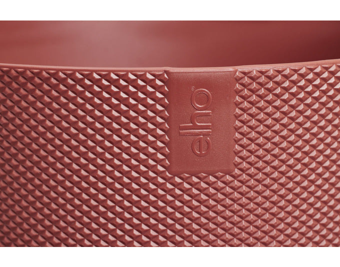 Das ELHO Jazz Pflanzengefäß in toskanischem Rot (ø 30 cm) vereint stilvolles Design mit Funktionalität für Ihre Pflanzen.