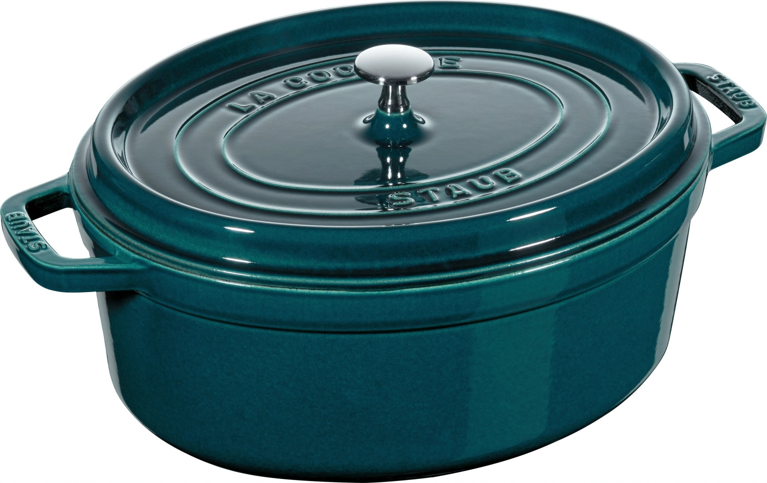 Hochwertige ovale Cocotte von Staub mit 6,7 l Volumen, ideal für die Zubereitung und Präsentation von herzhaften Gerichten.