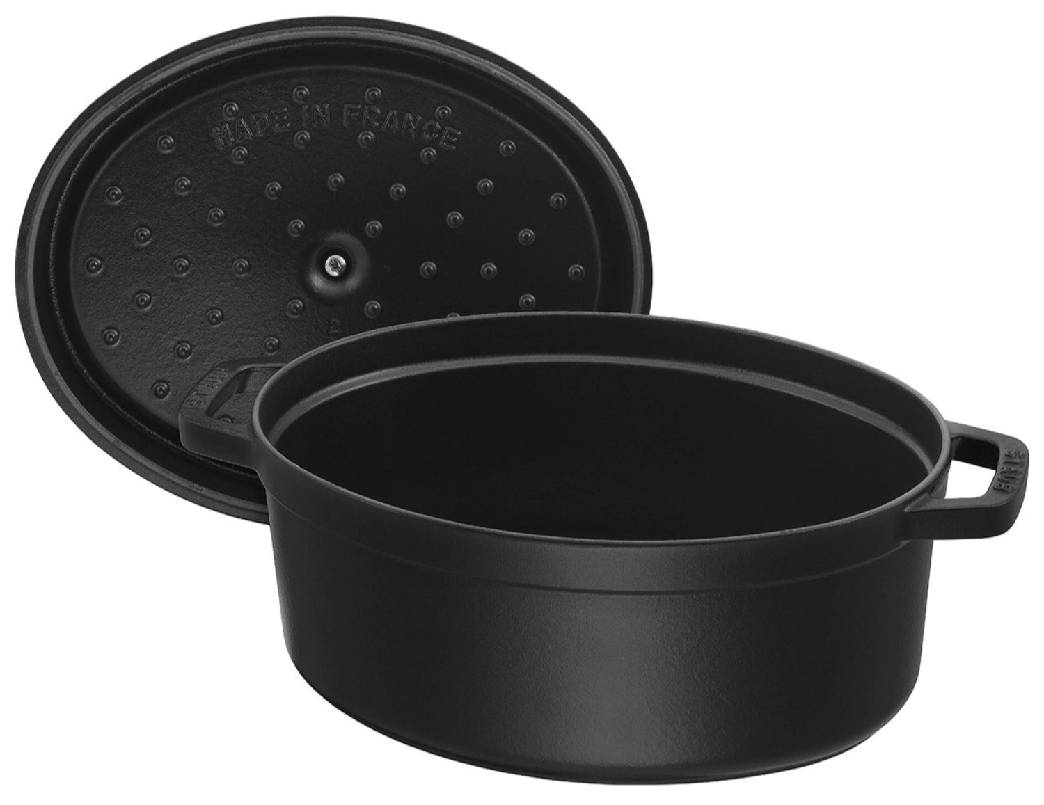 Hochwertige ovale Cocotte von Staub mit 6,7 l Volumen, ideal für die Zubereitung von herzhaften Gerichten und besonderen Anlässen.
