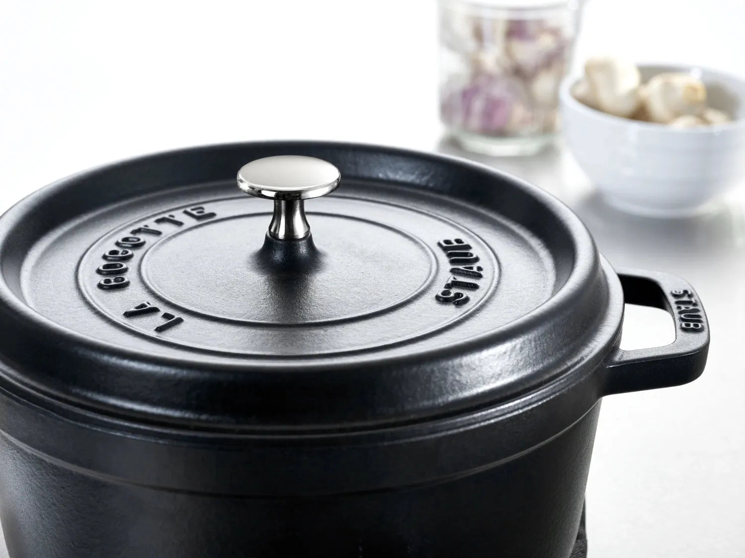 Großer, vernickelter Staub Deckelknauf für anspruchsvolle Köche.