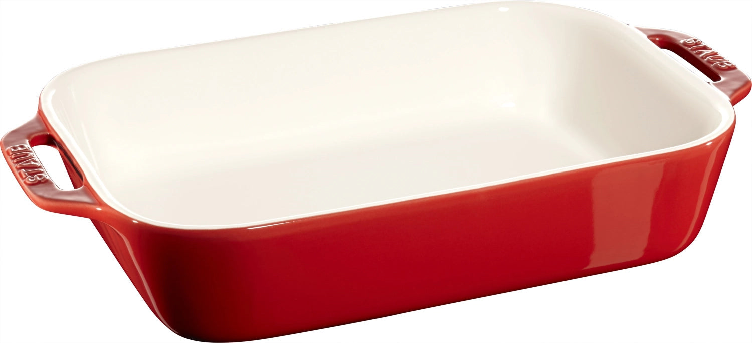 Auflaufform rechteckig in Rot präsentiert im Onlineshop von KAQTU Design AG. Backform / Backblech ist von Staub