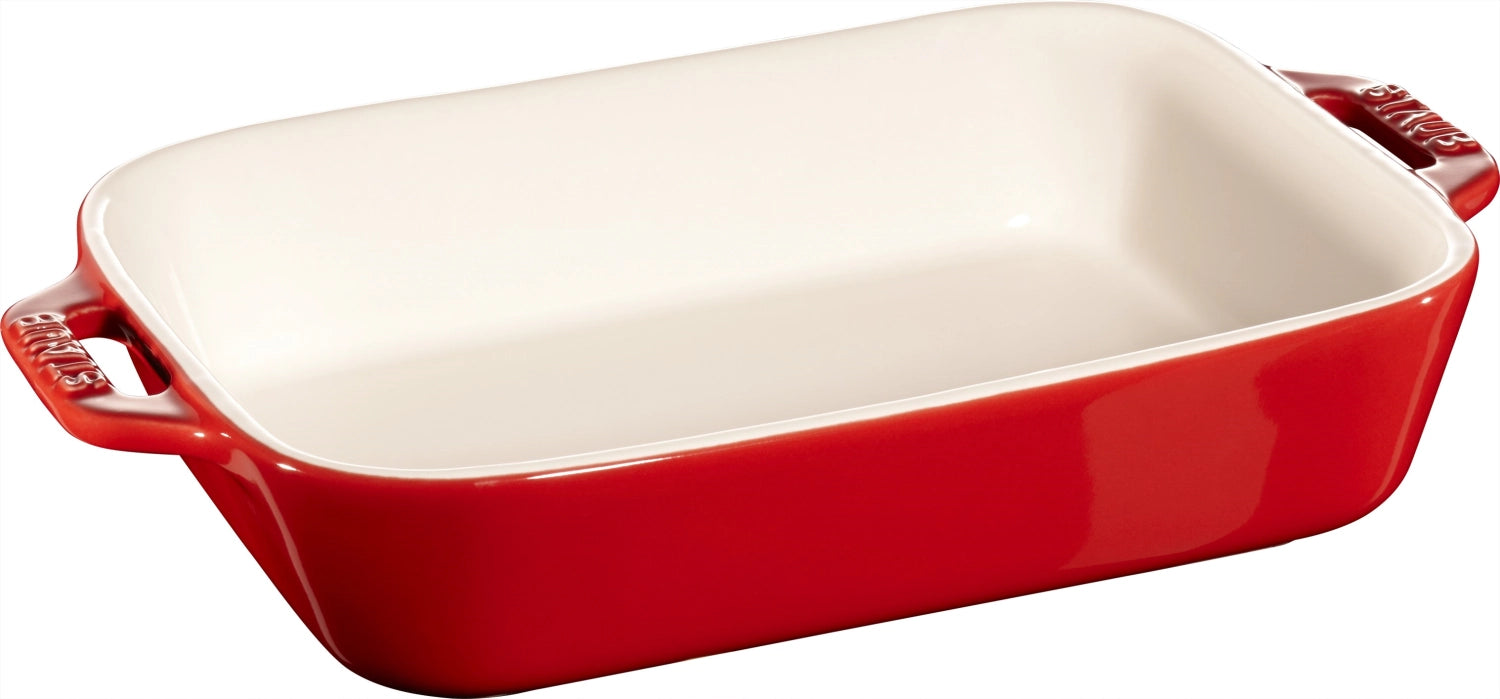 Auflaufform rechteckig in Rot präsentiert im Onlineshop von KAQTU Design AG. Backform / Backblech ist von Staub
