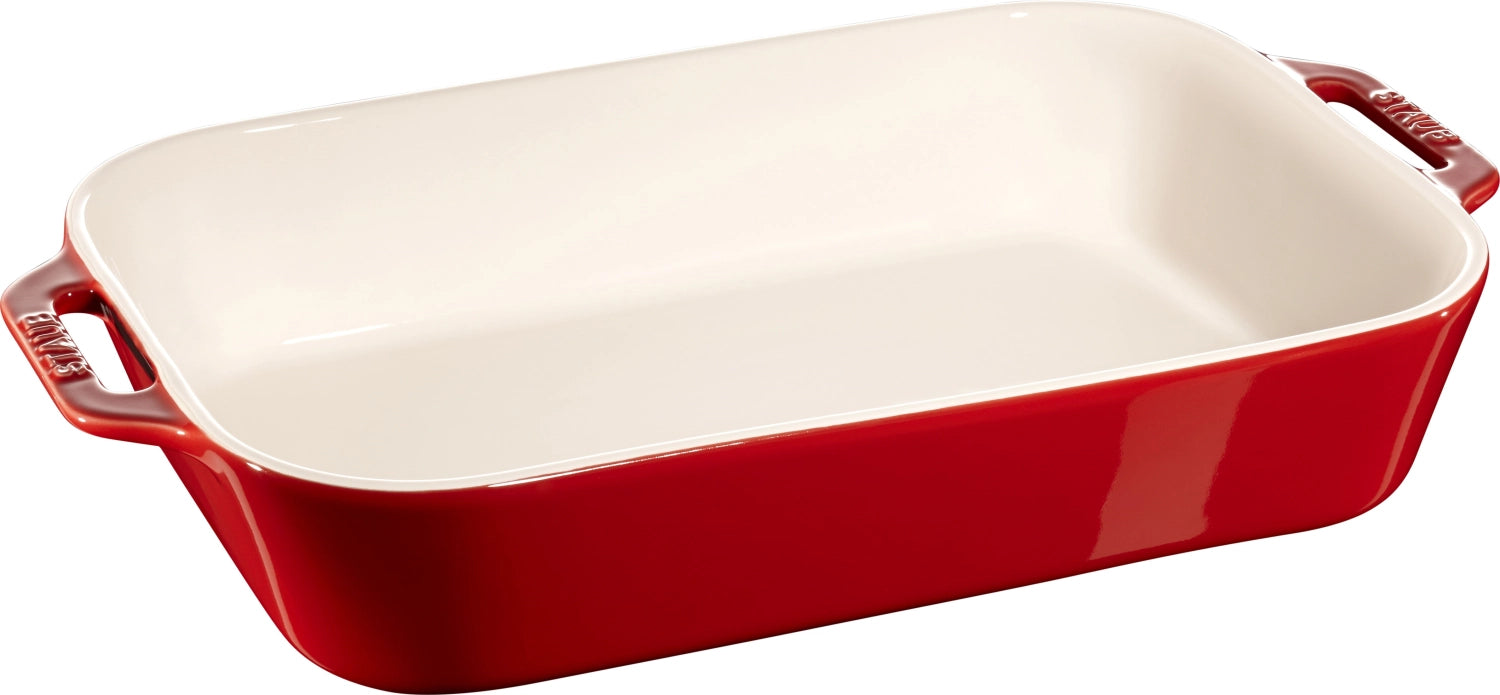 Auflaufform rechteckig in Rot präsentiert im Onlineshop von KAQTU Design AG. Backform / Backblech ist von Staub