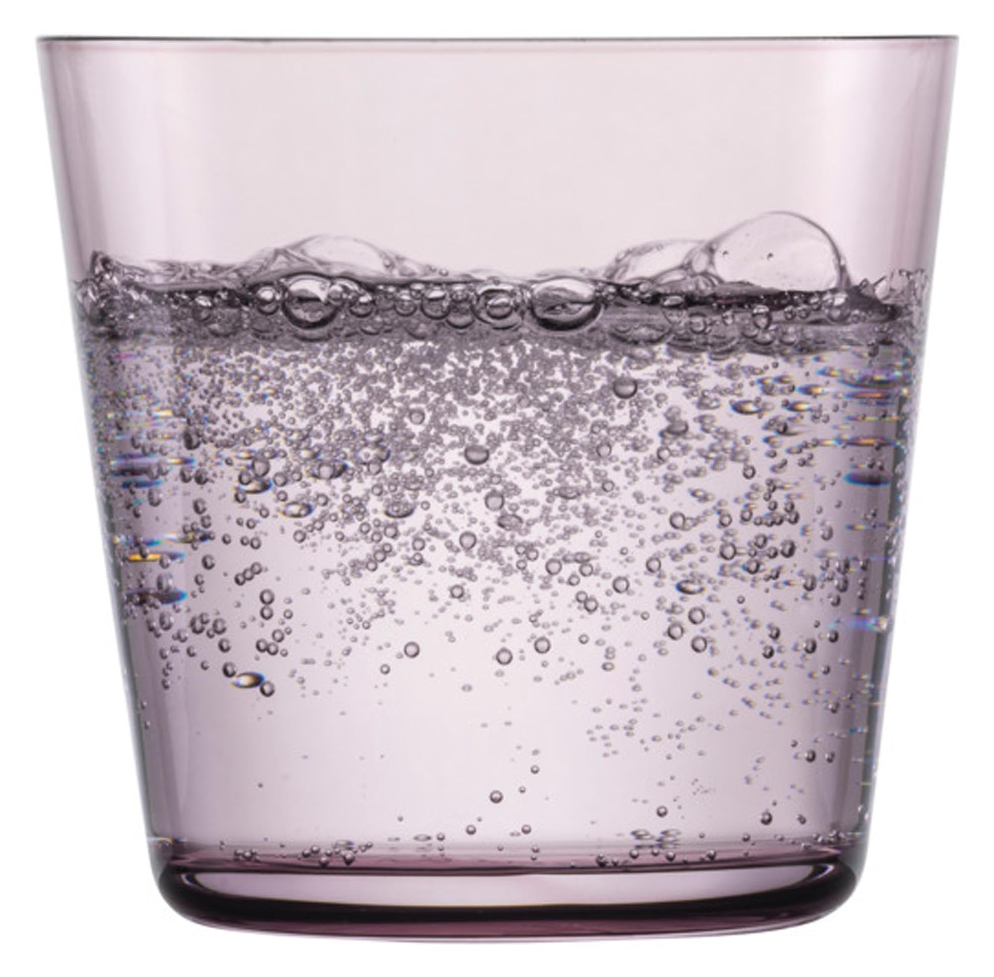 Elegante lilafarbene Wassergläser von ZWIESEL GLAS, Set aus 4 Stück, ideal für stilvolle Tischdekoration und genussvolle Momente.