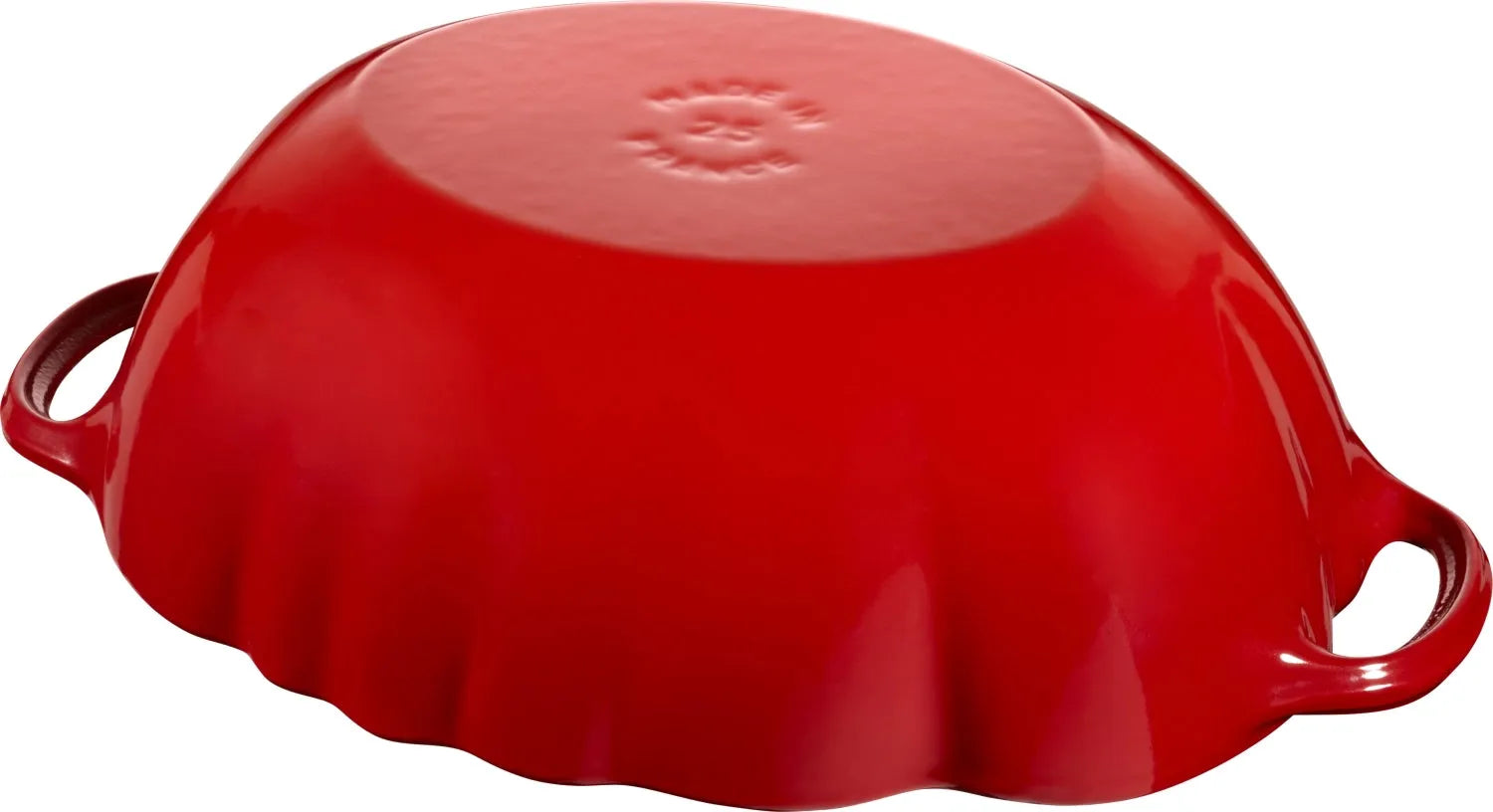 Staub Cocotte Tomate 2.9l: Elegante Gusseisenform für kulinarische Meisterwerke.