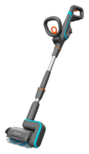 GARDENA Akku-Multi-Reiniger AquaBrush Patio 03/18V P4A solo in  präsentiert im Onlineshop von KAQTU Design AG. Gartengeräte ist von GARDENA