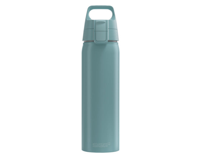 SIGG Trinkflasche Bottle WMB One morning blue 0.75 l in  präsentiert im Onlineshop von KAQTU Design AG. Flasche ist von SIGG
