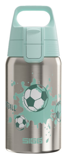 SIGG Trinkflasche Bottle Shield One Love Football 0.5 l in  präsentiert im Onlineshop von KAQTU Design AG. Flasche ist von SIGG