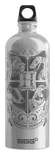 SIGG Trinkflasche Traveller Bottle Hogwarts 1 l in  präsentiert im Onlineshop von KAQTU Design AG. Flasche ist von SIGG