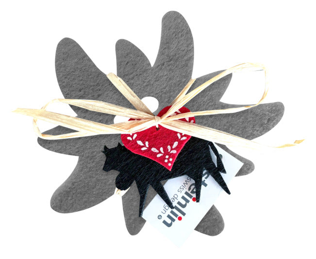 Set aus 4 grauen Filzuntersetzern mit Edelweiss-Motiv, 14x14 cm, von STEINLIN. Perfekt für stilvollen Schutz Ihrer Oberflächen.