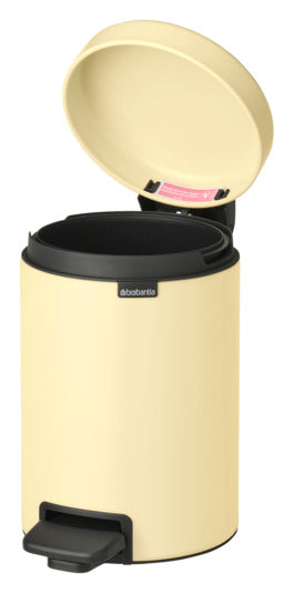 Eleganter Treteimer in mellow yellow, 3 l Fassungsvermögen, ideal für kleine Räume, langlebig und stilvoll von BRABANTIA.