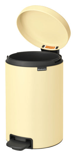 Der BRABANTIA Treteimer NewIcon in mellow yellow, 12 l, ist ein stilvoller und praktischer Abfalleimer für Ihr Zuhause.