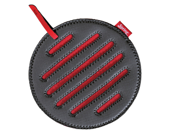 SPRING Untersetzer Grips rund schwarz rot ø 22 cm in  präsentiert im Onlineshop von KAQTU Design AG. Pfannenuntersatz ist von SPRING