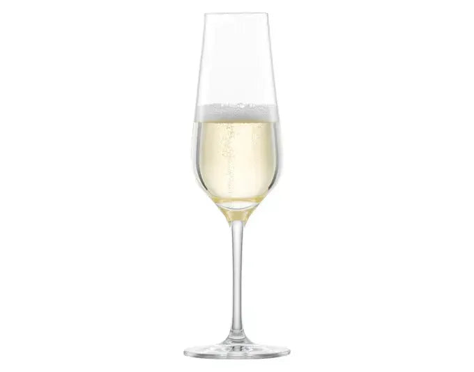 Elegante Sektgläser von ZWIESEL GLAS, ideal für besondere Anlässe. Set aus 2 Gläsern, perfekt für prickelnden Genuss.