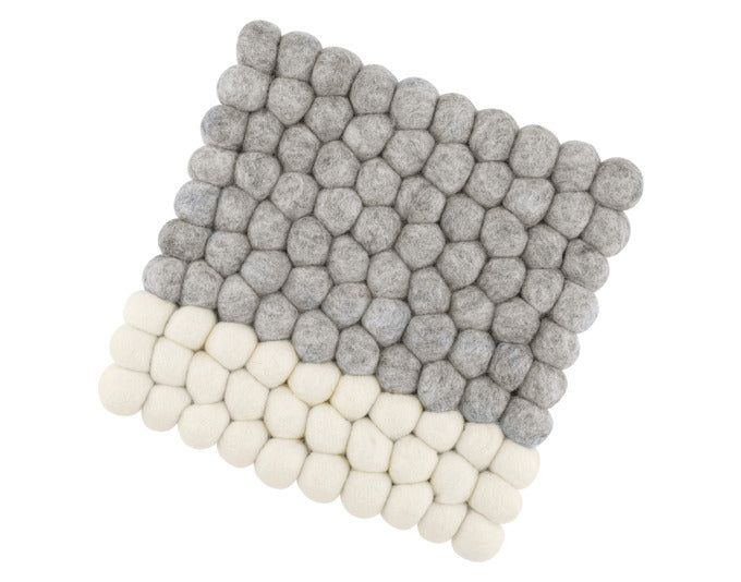CILIO Untersetzer Lana Due grau-weiss 21x21 cm in  präsentiert im Onlineshop von KAQTU Design AG. Pfannenuntersatz ist von CILIO