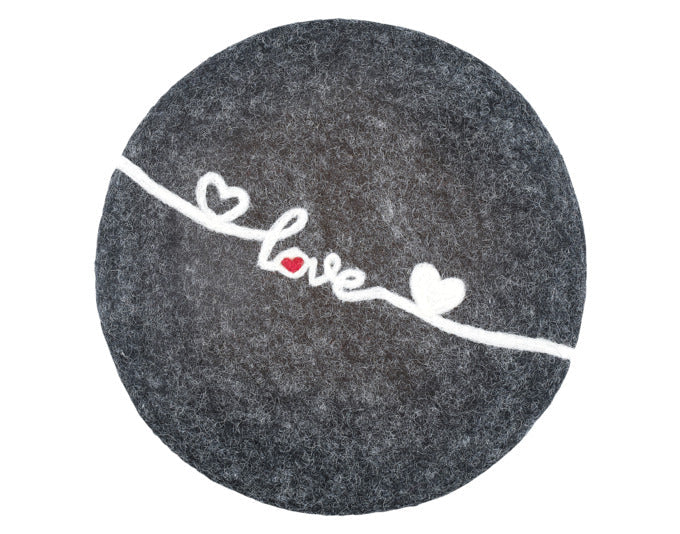 CILIO Untersetzer Lana Love grau weiss ø 21 cm in  präsentiert im Onlineshop von KAQTU Design AG. Pfannenuntersatz ist von CILIO