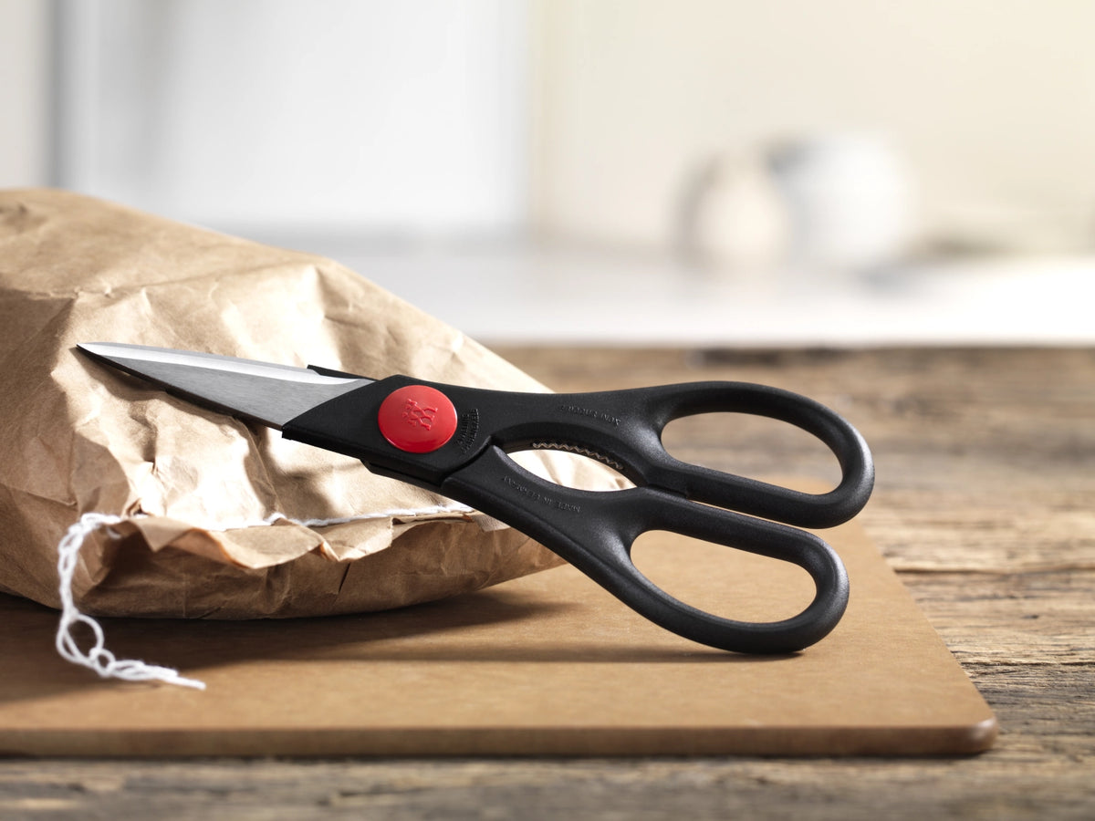 Twin Vielzweckschere, schwarz, 200mm in Schwarz präsentiert im Onlineshop von KAQTU Design AG. Küchenhelfer ist von Zwilling Kitchen