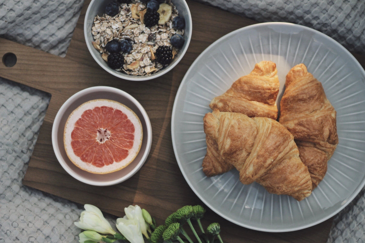 Joyn grau Frühstücksteller 20cm in Silber präsentiert im Onlineshop von KAQTU Design AG. Teller ist von Rosenthal