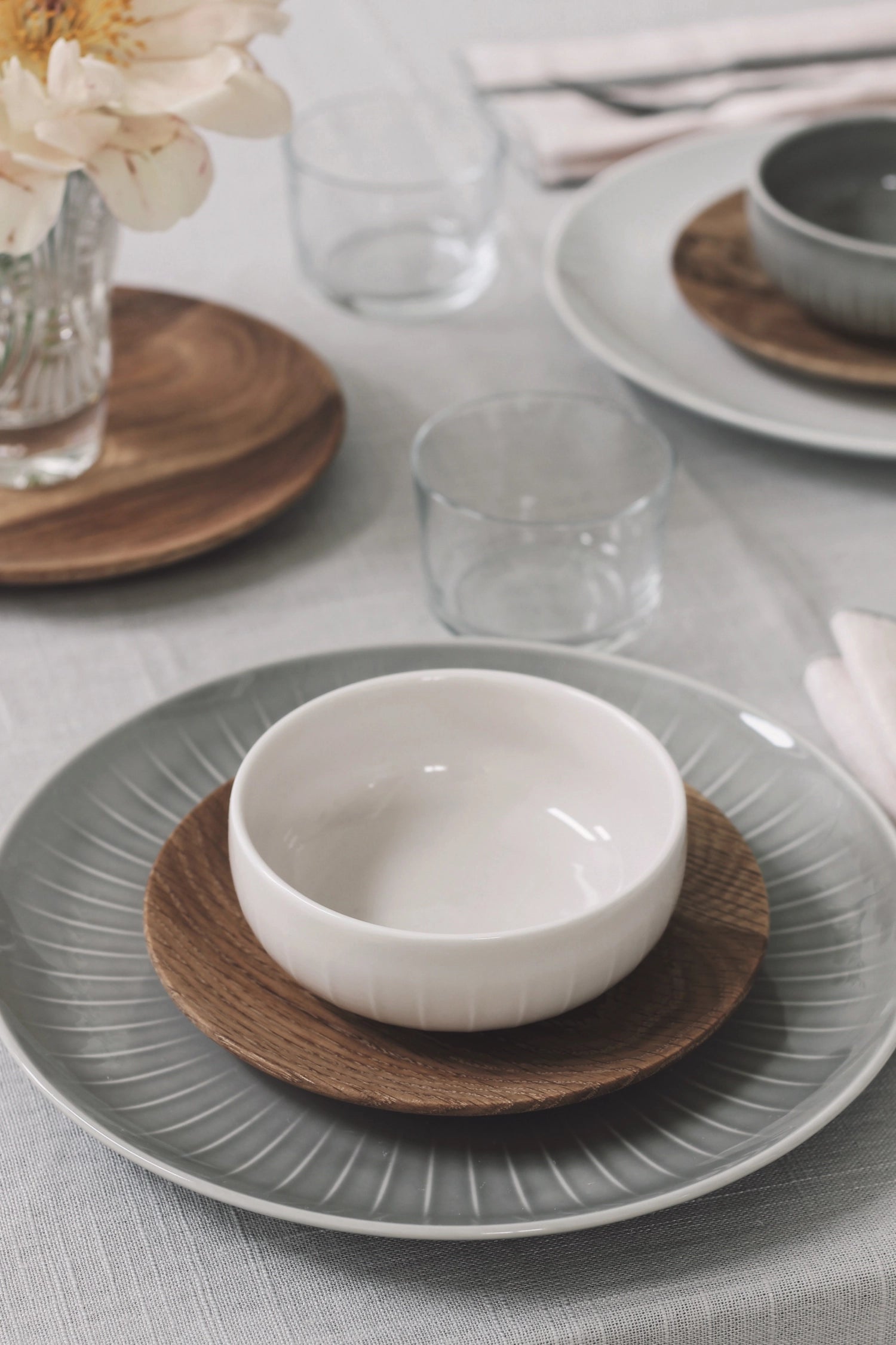 Joyn grau Speiseteller 27cm in Grau präsentiert im Onlineshop von KAQTU Design AG. Teller ist von Rosenthal