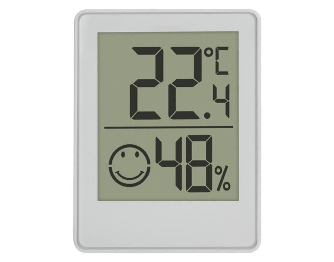 Digitales TFA Thermometer-Hygrometer in Weiß, misst Temperatur (-20 bis +60°C) und Luftfeuchtigkeit, kompakt (5.8x4.5x3.1 cm).
