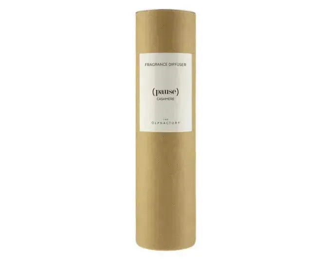 Eleganter Raumduft Cashmere von THE OLPHACTORY, 250 ml, mit sanften, luxuriösen Noten für ein behagliches Ambiente.