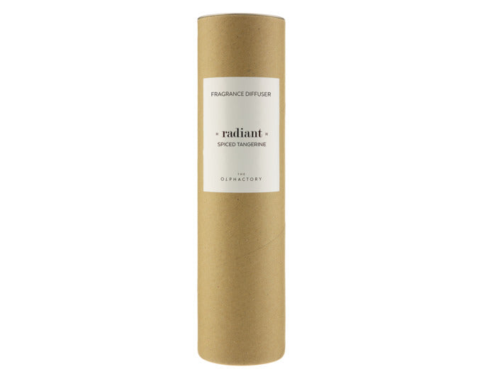 Ein eleganter Raumduft mit der warmen Note von gewürzter Mandarine, ideal für eine gemütliche Atmosphäre.