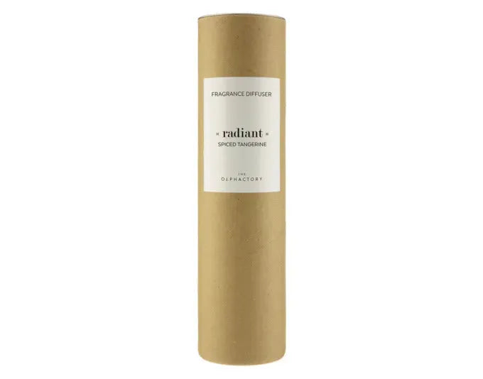 Ein eleganter Raumduft mit der warmen Note von gewürzter Mandarine, ideal für eine gemütliche Atmosphäre.