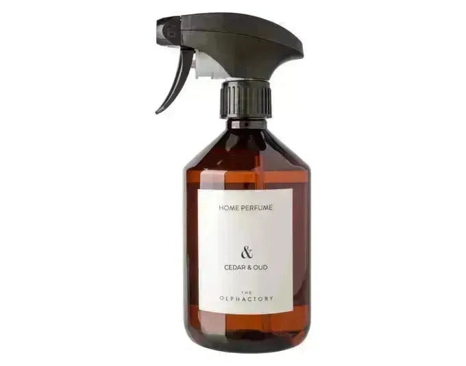 THE OLPHACTORY Raumspray Cedar & Oud 500 ml in  präsentiert im Onlineshop von KAQTU Design AG. Duftöl ist von THE OLPHACTORY