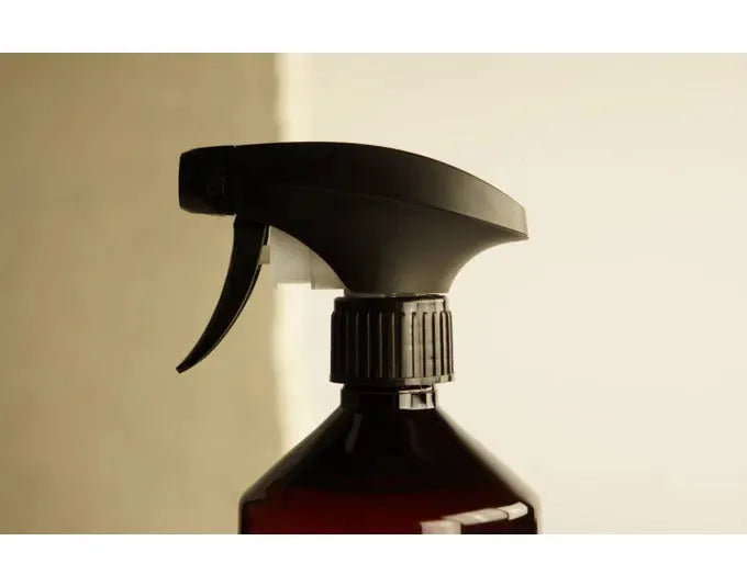 Elegantes Raumspray mit warmem Zedernholz und Oud-Duft, 500 ml, für ein luxuriöses Ambiente in Ihrem Zuhause.