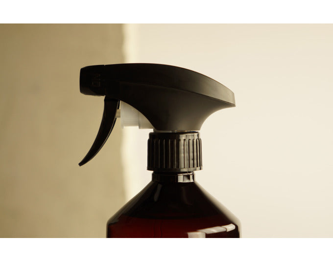 Elegantes Raumspray mit warmem Zedernholz und Oud-Duft, 500 ml, für ein luxuriöses Ambiente in Ihrem Zuhause.
