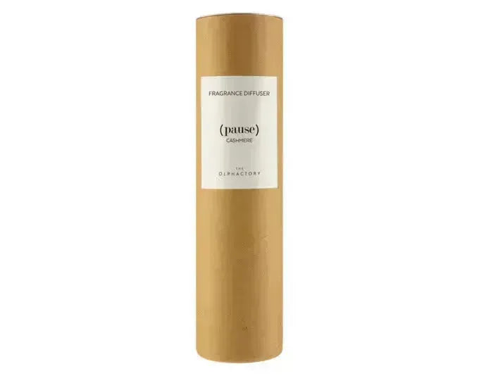 Eleganter Raumduft Cashmere von THE OLPHACTORY, 100 ml, verleiht Ihrem Zuhause eine warme und luxuriöse Atmosphäre.