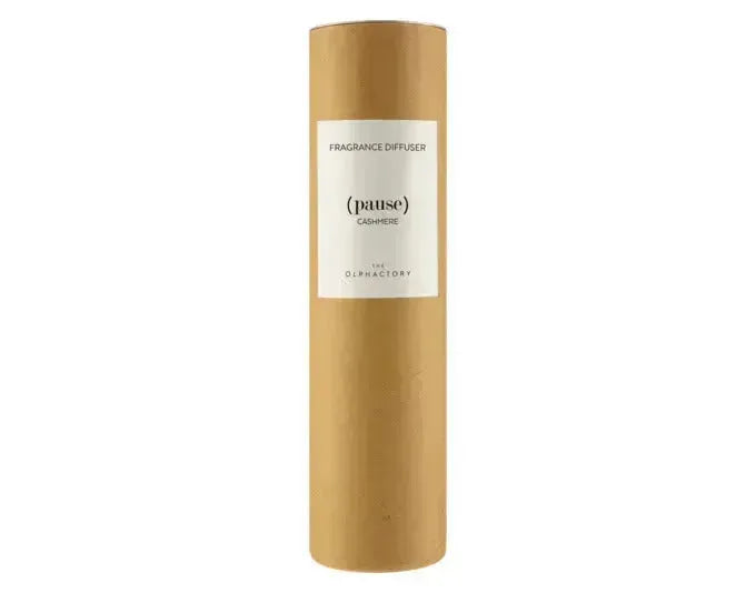 Eleganter Raumduft Cashmere von THE OLPHACTORY, 100 ml, verleiht Ihrem Zuhause eine warme und luxuriöse Atmosphäre.