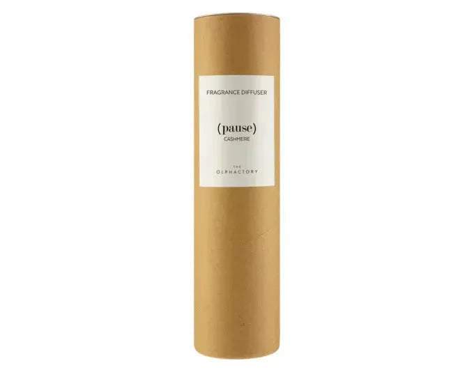 Eleganter Raumduft Cashmere von THE OLPHACTORY, 100 ml, verleiht Ihrem Zuhause eine warme und luxuriöse Atmosphäre.