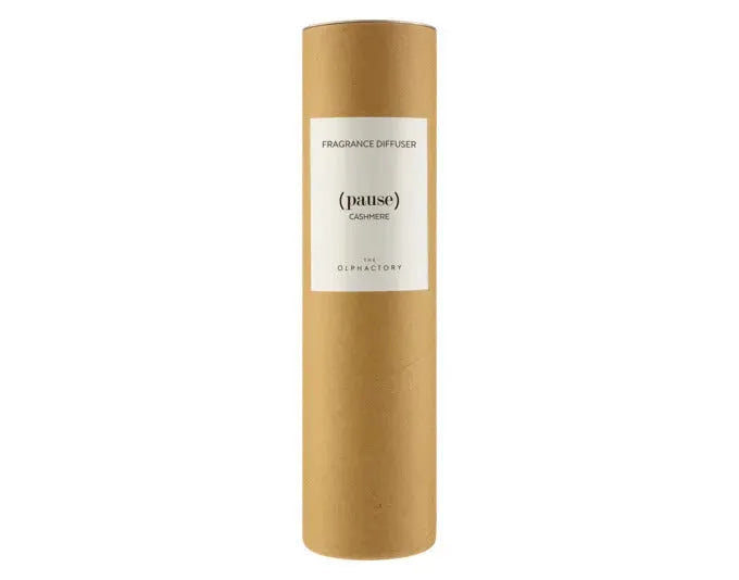 Eleganter Raumduft Cashmere von THE OLPHACTORY, 100 ml, verleiht Ihrem Zuhause eine warme und luxuriöse Atmosphäre.