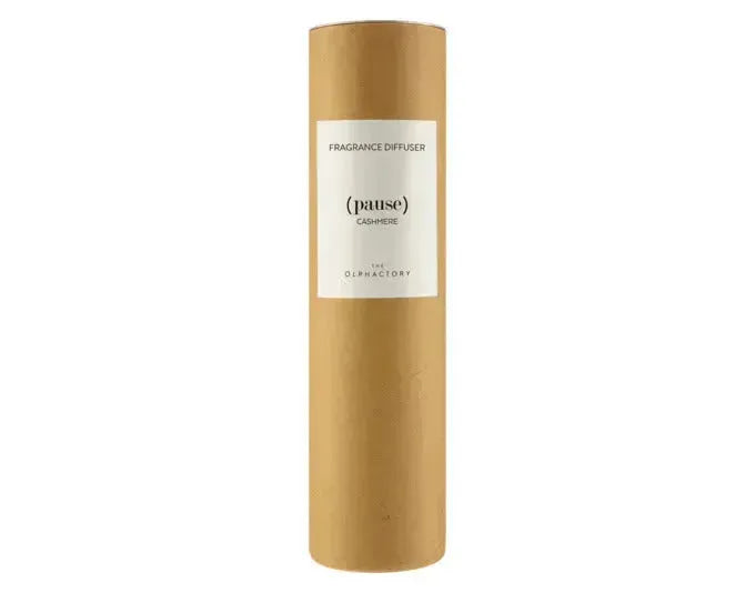 Eleganter Raumduft Cashmere von THE OLPHACTORY, 100 ml, verleiht Ihrem Zuhause eine warme und luxuriöse Atmosphäre.