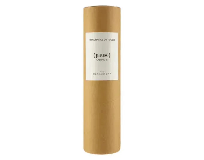 Eleganter Raumduft Cashmere von THE OLPHACTORY, 100 ml, verleiht Ihrem Zuhause eine warme und luxuriöse Atmosphäre.