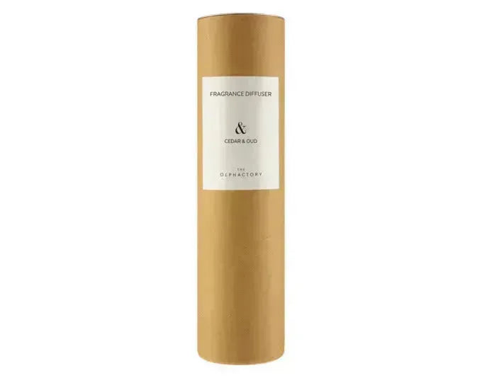 Eleganter Raumduft mit warmen Noten von Zedernholz und Oud, 100 ml, ideal für ein luxuriöses Ambiente in jedem Raum.