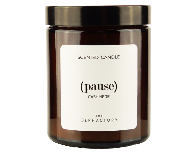 THE OLPHACTORY Duftkerze S Cashmere 135 g 30 h in  präsentiert im Onlineshop von KAQTU Design AG. Kerzen ist von THE OLPHACTORY