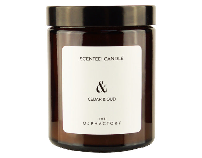 THE OLPHACTORY Duftkerze S Cedar & Oud 135 g 30 h in  präsentiert im Onlineshop von KAQTU Design AG. Kerzen ist von THE OLPHACTORY