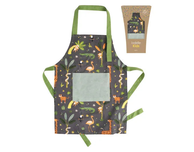 Die LADELLE Kinderschürze Jungle 40x55 cm bietet Schutz und Stil für kleine Köche, mit einem fröhlichen Dschungelmotiv.