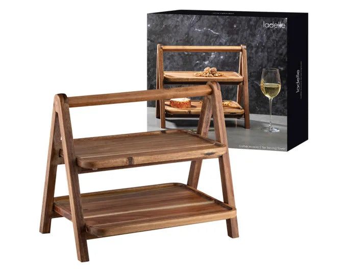 Elegante eckige Etagere aus Akazienholz, ideal für stilvolle Präsentationen. Maße: 40x22x35 cm. Perfekt für Gather-Events.