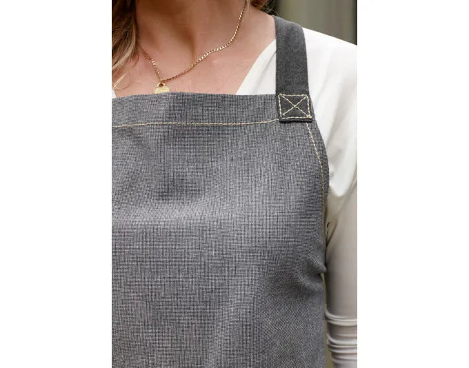 Elegante Küchenschürze aus recyceltem Material in Anthrazit, 70x89 cm, ideal für stilvolles und nachhaltiges Kochen.