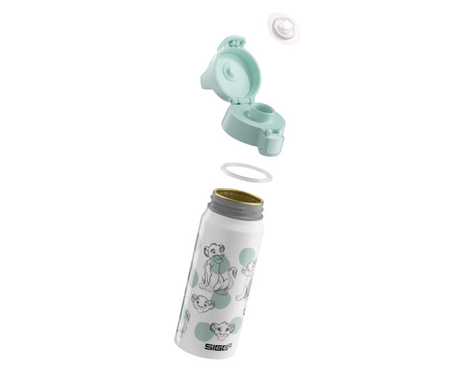 Die SIGG Trinkflasche WMB One mit Simba und Nala Design, 0.6 l, ist ideal für unterwegs. Leicht, robust und auslaufsicher.