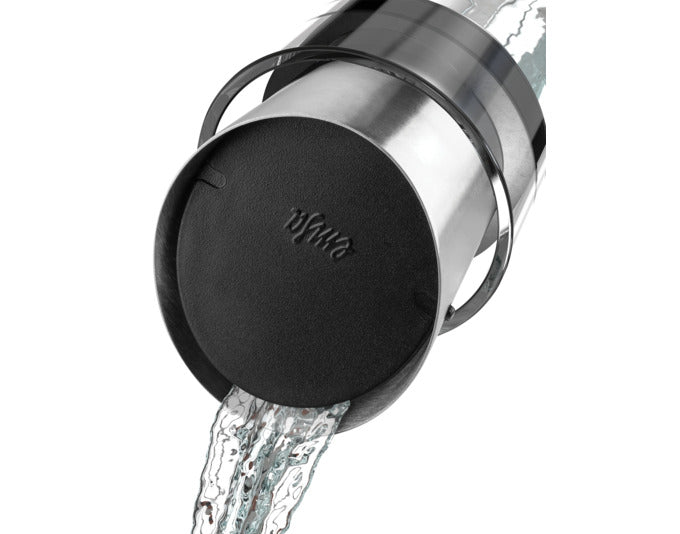 Elegante EMSA Flow Kühlkaraffe aus Glas und Edelstahl, 1 Liter, hält Getränke kühl dank innovativem Kühlakku im Boden.