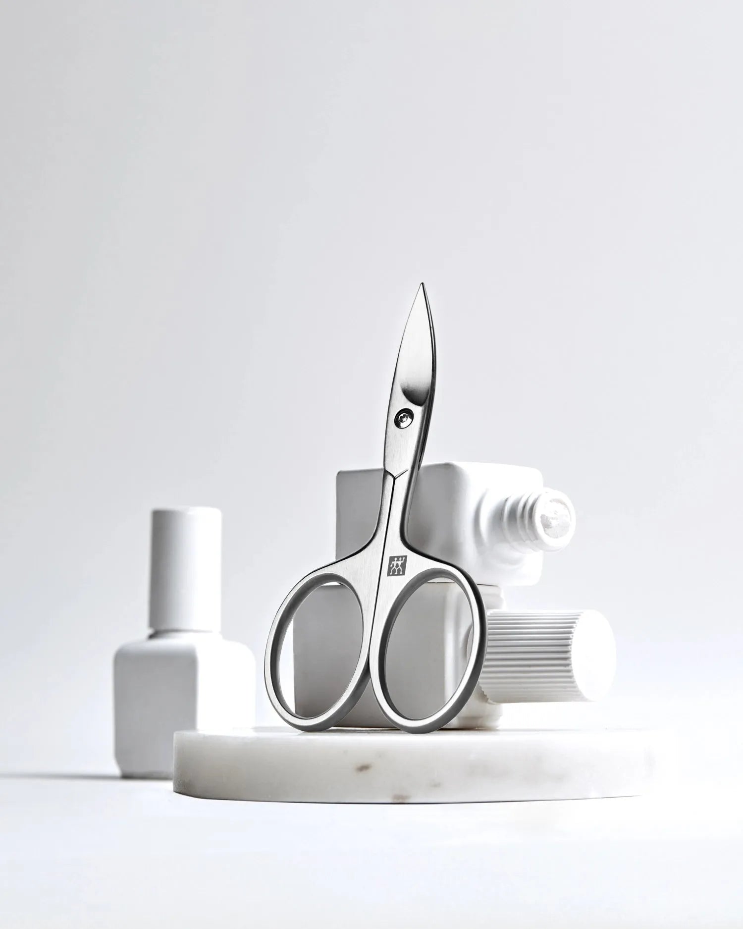Zwilling 90mm Nagelschere: Mattiert für exakte und stilvolle Pflege.