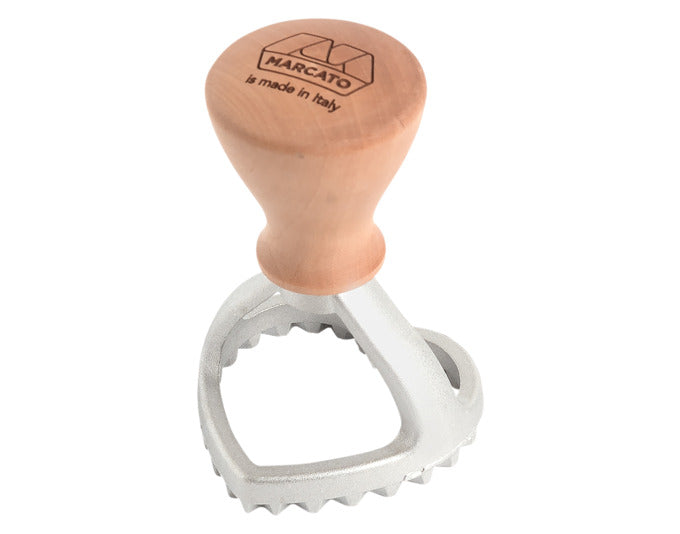 MARCATO Ravioli Stempel mit Holzgriff Herz 5 cm in  präsentiert im Onlineshop von KAQTU Design AG. Küchenhelfer ist von MARCATO