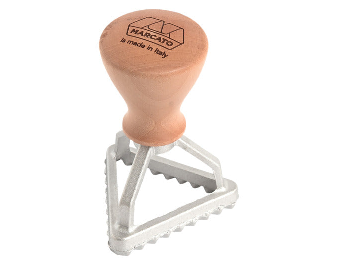 MARCATO Ravioli Stempel mit Holzgriff Dreieck 5.4 cm in  präsentiert im Onlineshop von KAQTU Design AG. Küchenhelfer ist von MARCATO